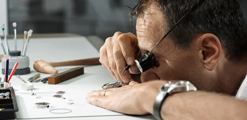 Oris – Restoration of an Aquis Titan Watch